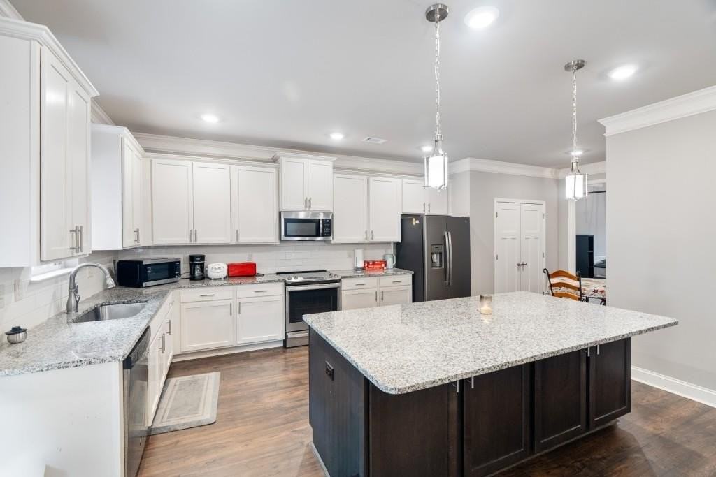 1667 Castleberry Ln - Photo 5 of 17