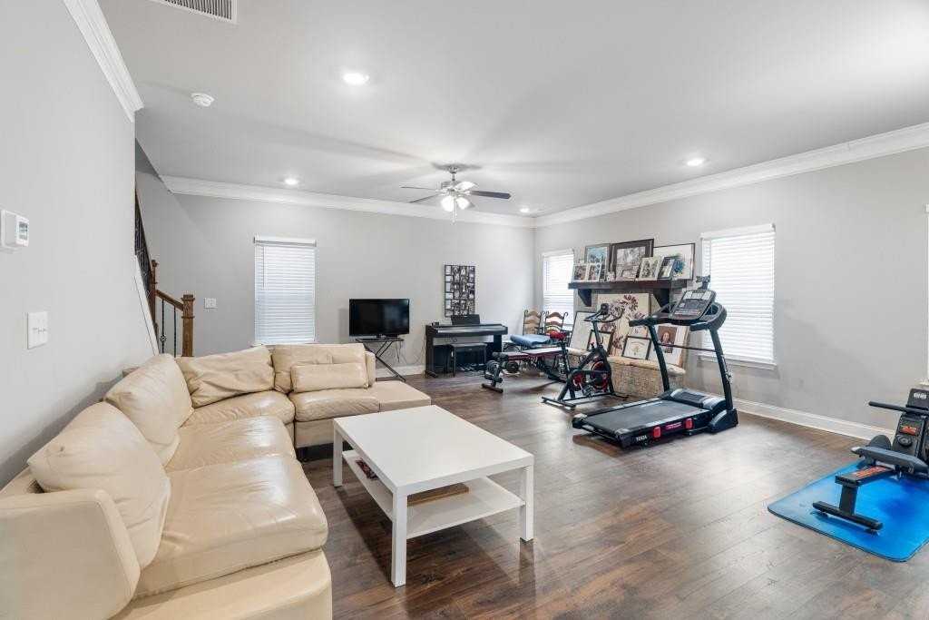 1667 Castleberry Ln - Photo 6 of 17