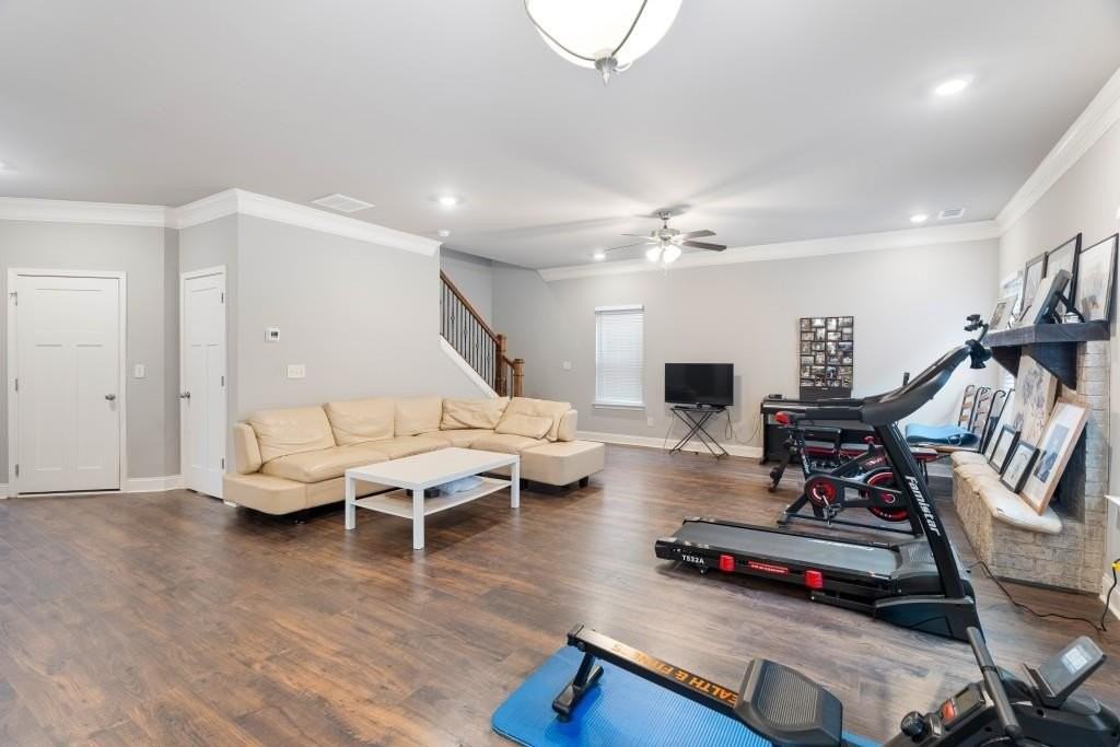 1667 Castleberry Ln - Photo 7 of 17