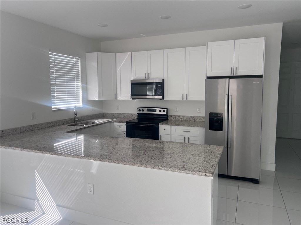 970 Lakeside Dr - Photo 2 of 9