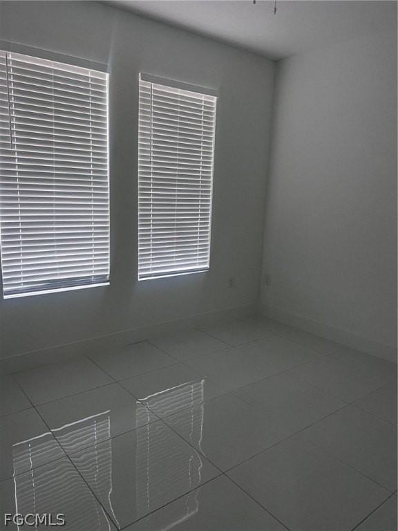 970 Lakeside Dr - Photo 4 of 9