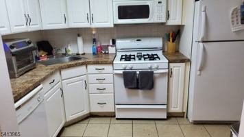 featured image of 662 Bloomfield Ave #1