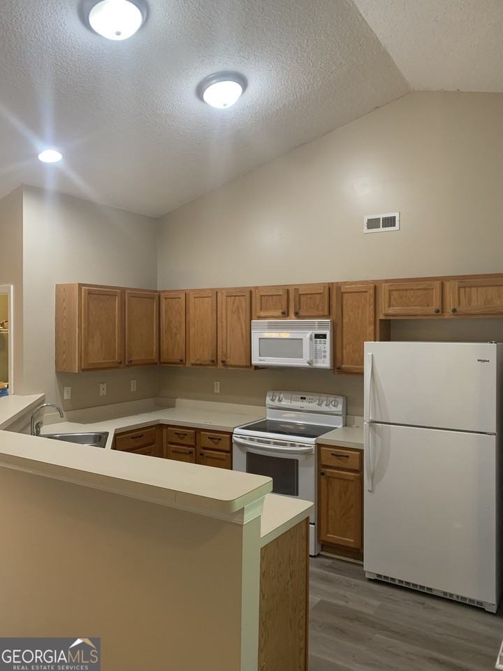 77 Clark St - Photo 4 of 20