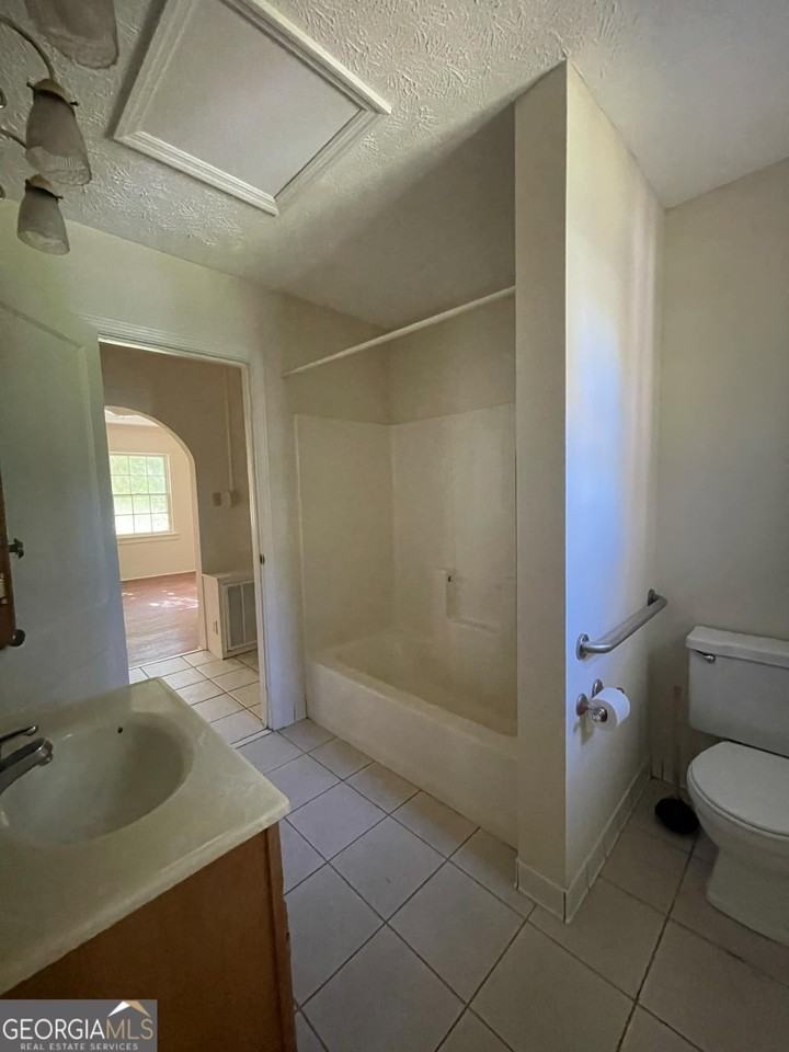 414 N Franklin St - Photo 6 of 6