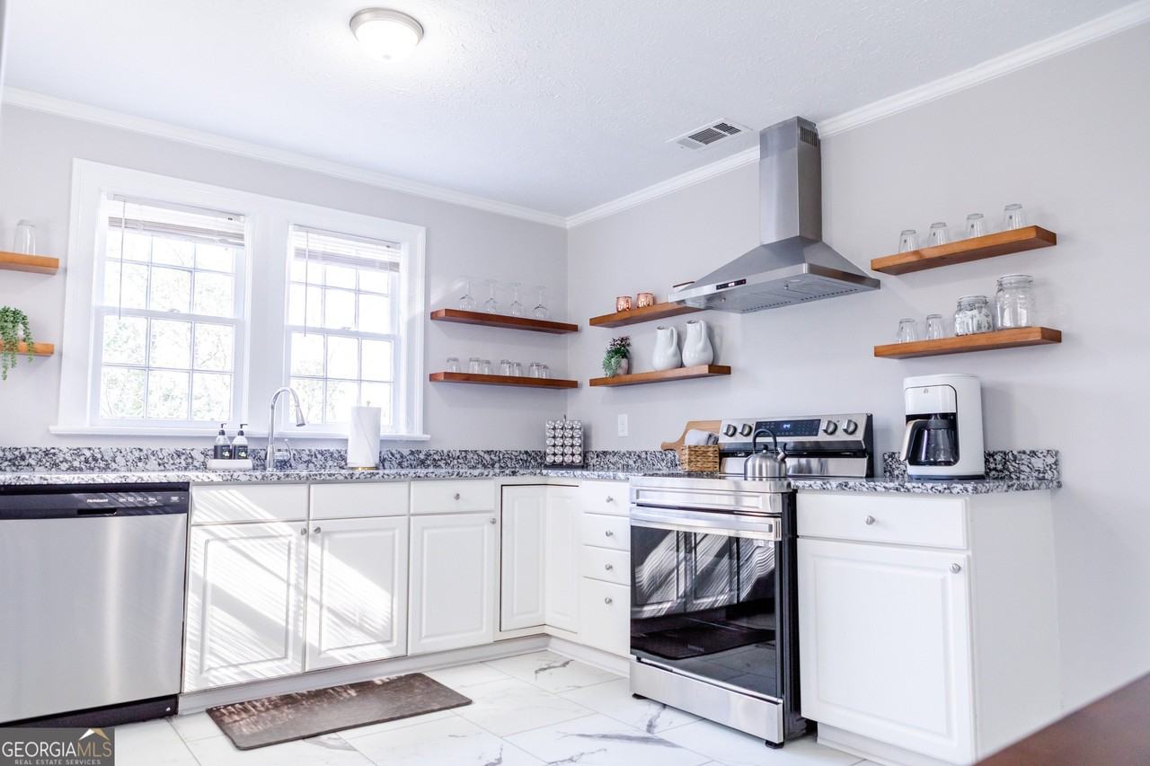 111 E Screven St - Photo 5 of 22