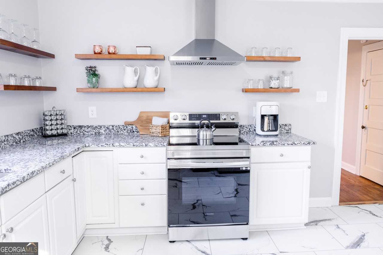 111 E Screven St - Photo 6 of 22