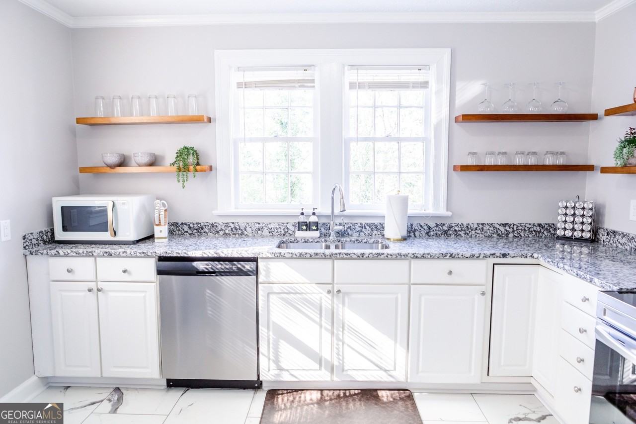 111 E Screven St - Photo 7 of 22