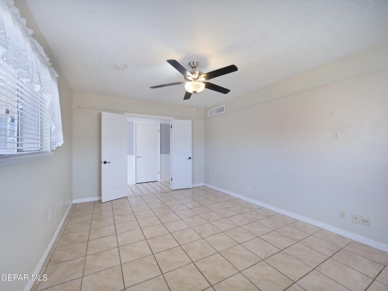 10009 Cork Dr - Photo 4 of 12