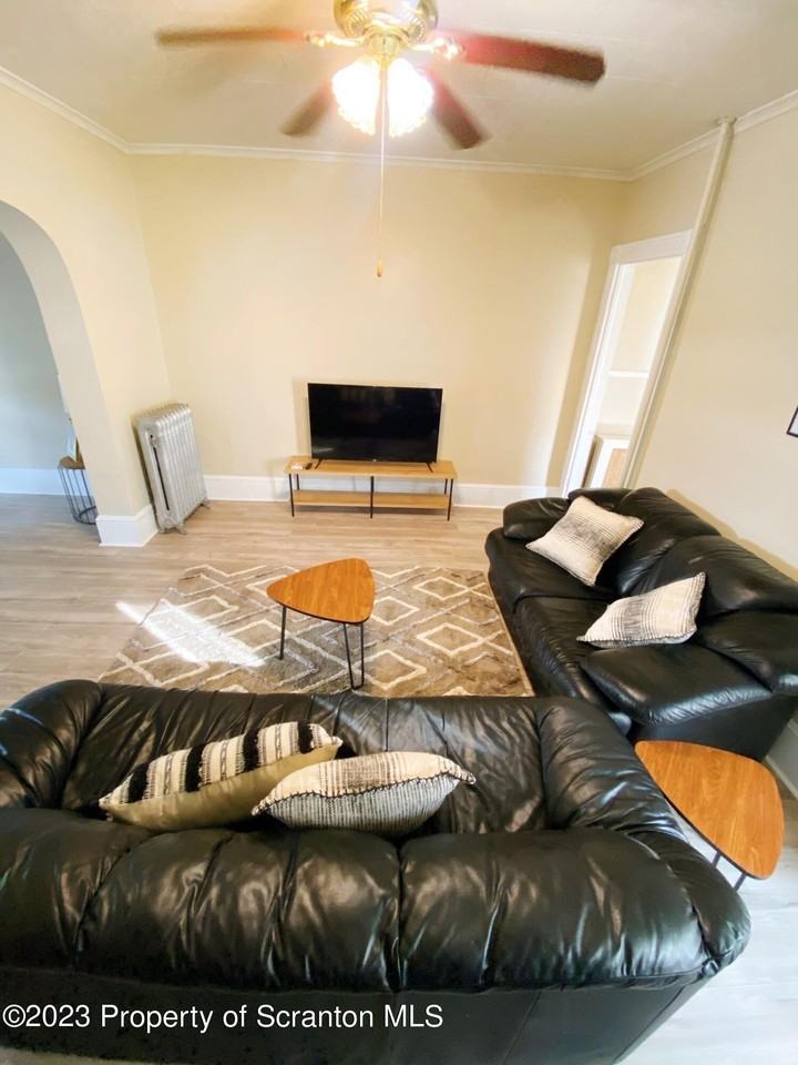 1111 Bryn Mawr St - Photo 4 of 16