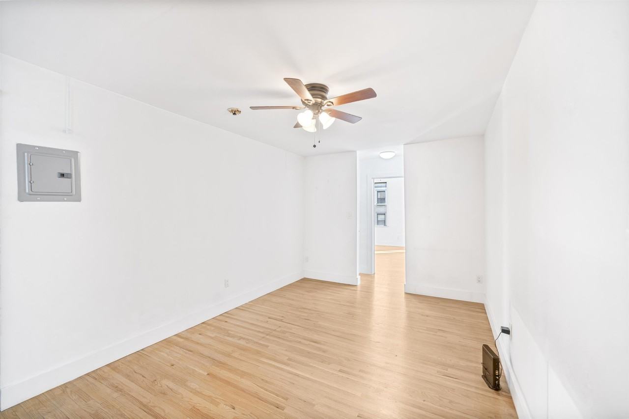 204 Park Ave #3L - Photo 3 of 10