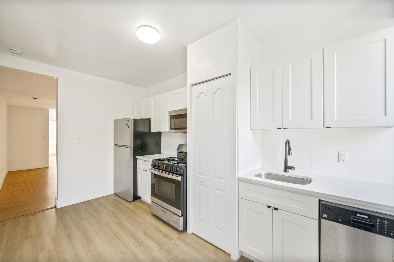 204 Park Ave #3L - Photo 5 of 10