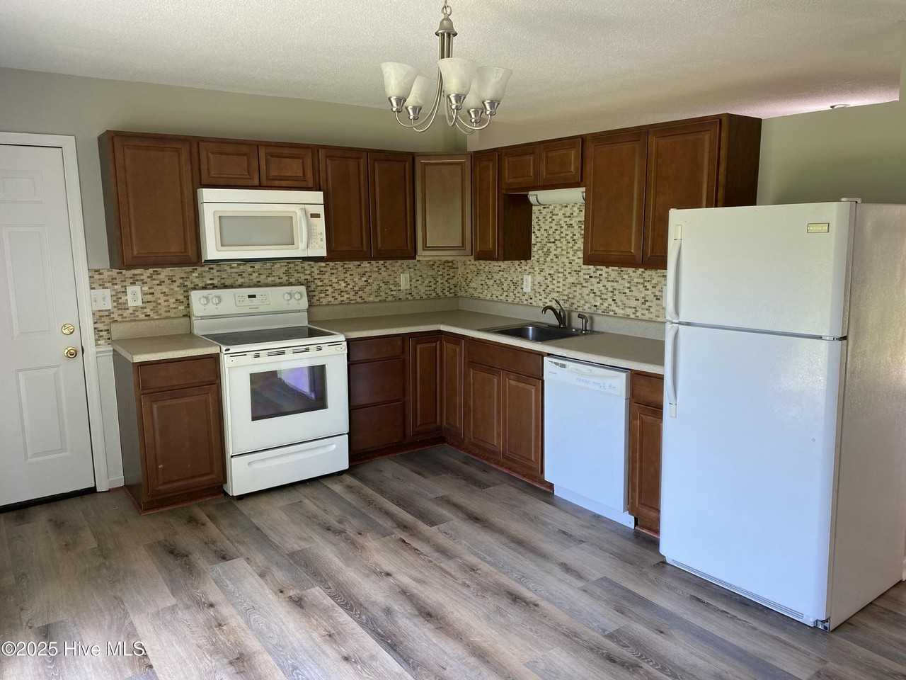 201 El Ogden Dr - Photo 4 of 17