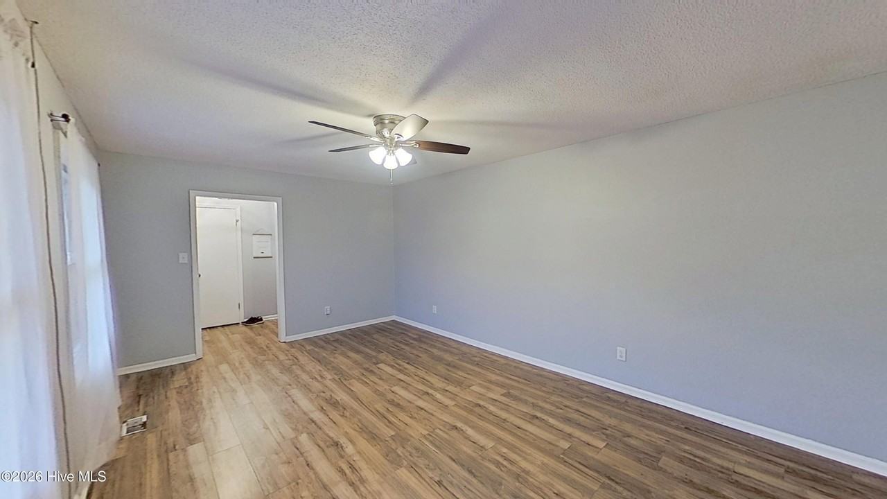 102 Northview Ct - Photo 3 of 18