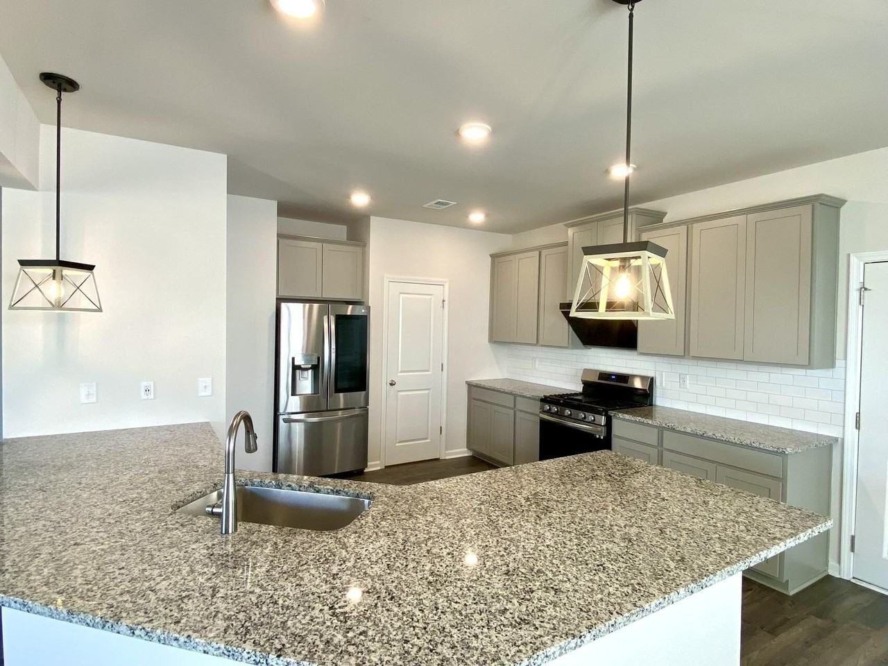 601 Count Fleet Ct - Photo 3 of 26