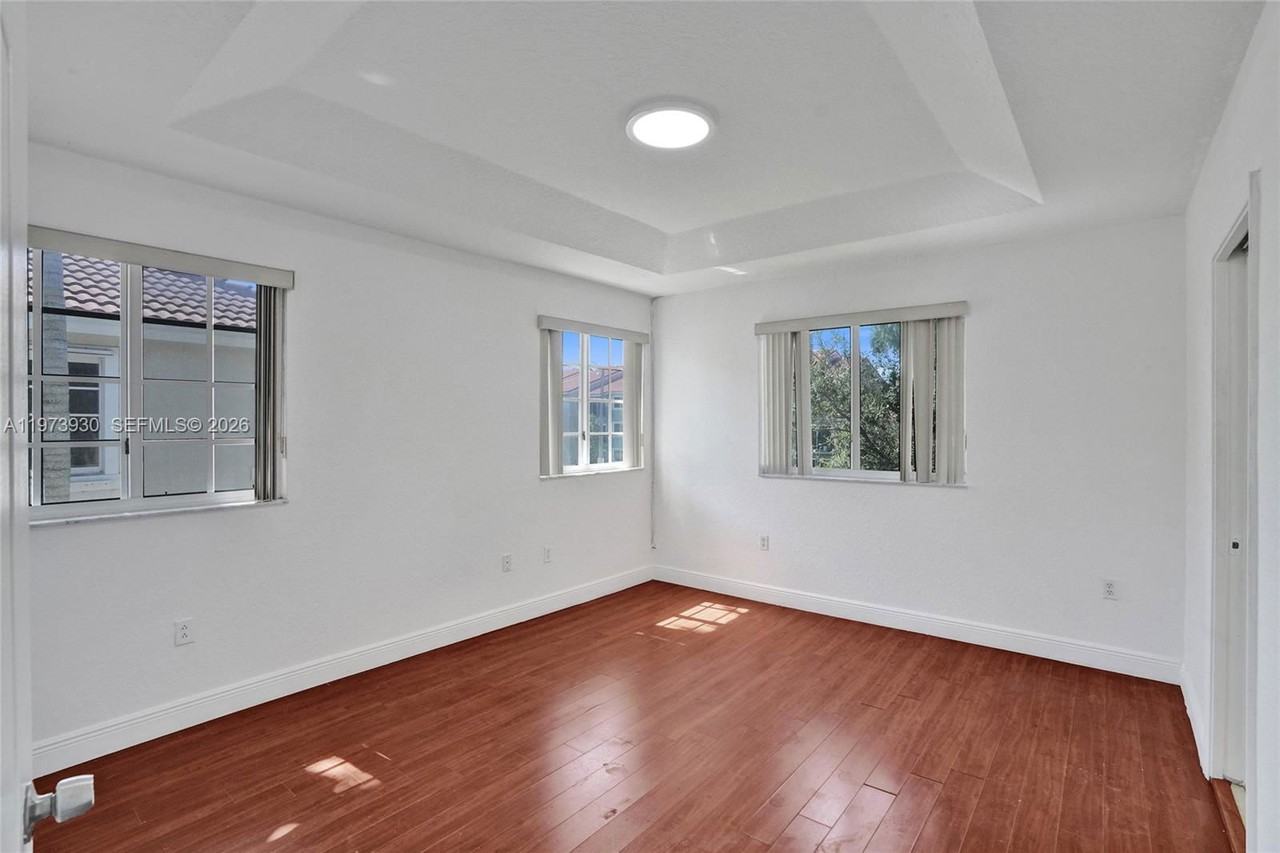 Nw 14th Pl - Photo 3 of 8