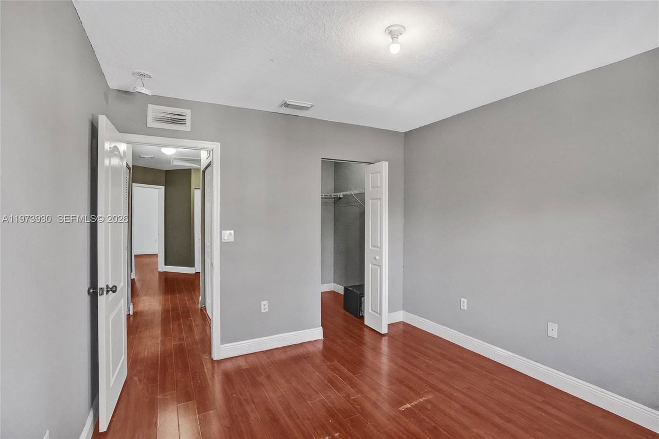 Nw 14th Pl - Photo 5 of 8