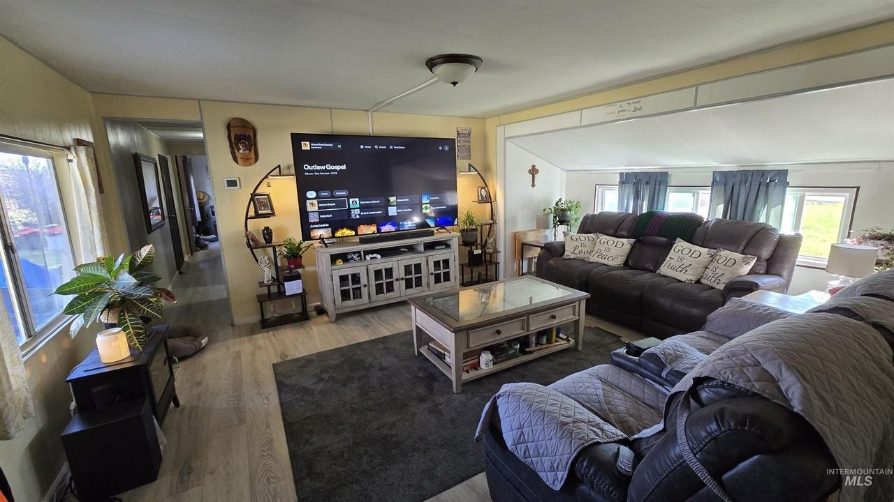 798 S Dolson Ln - Photo 2 of 33