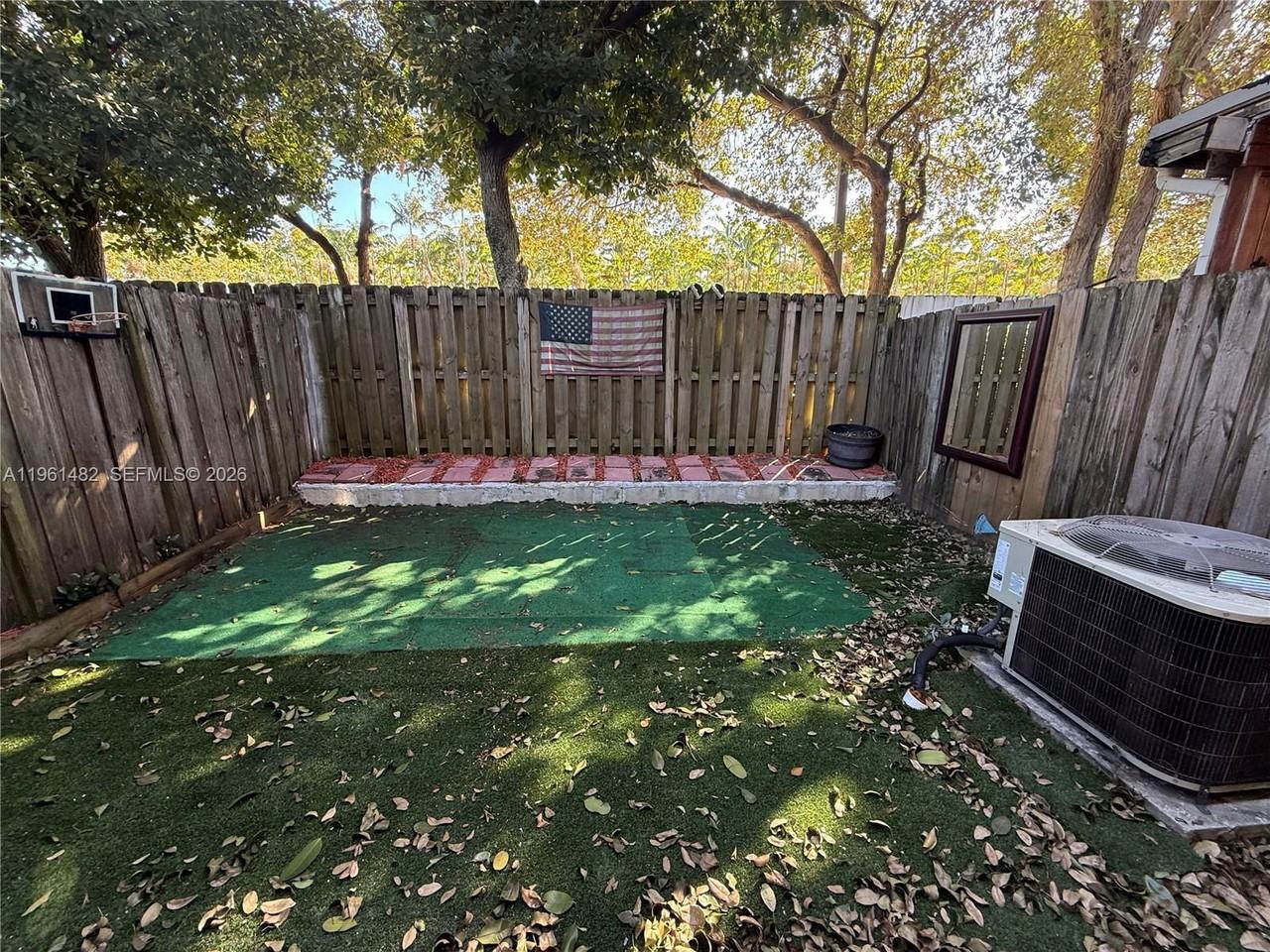 4282 Ne 9th St - Photo 2 of 8