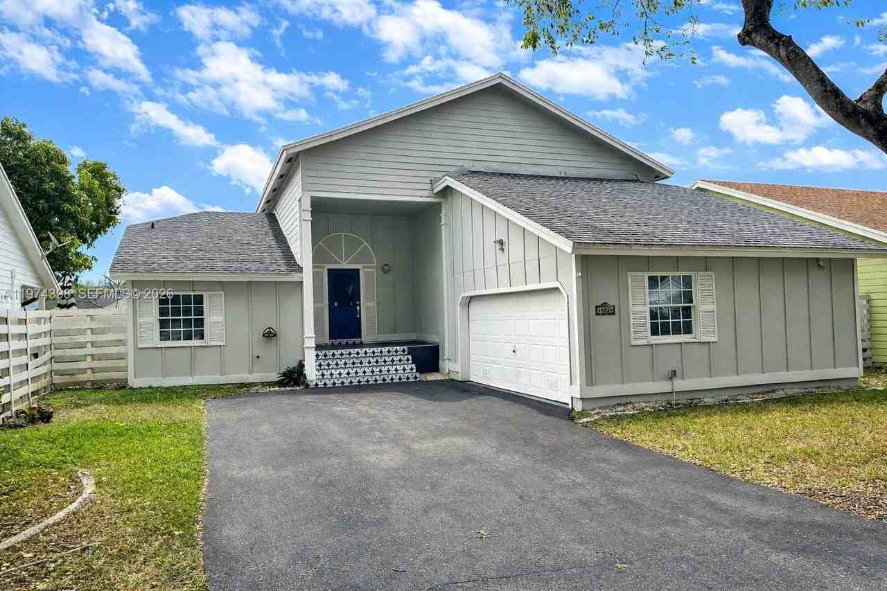 14024 Sw 148th Ln - Photo 2 of 8