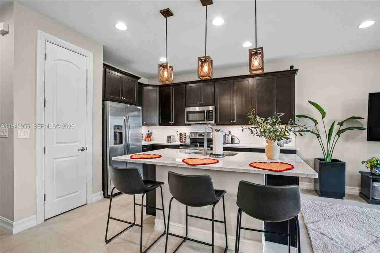 10103 Akenside Dr - Photo 4 of 8