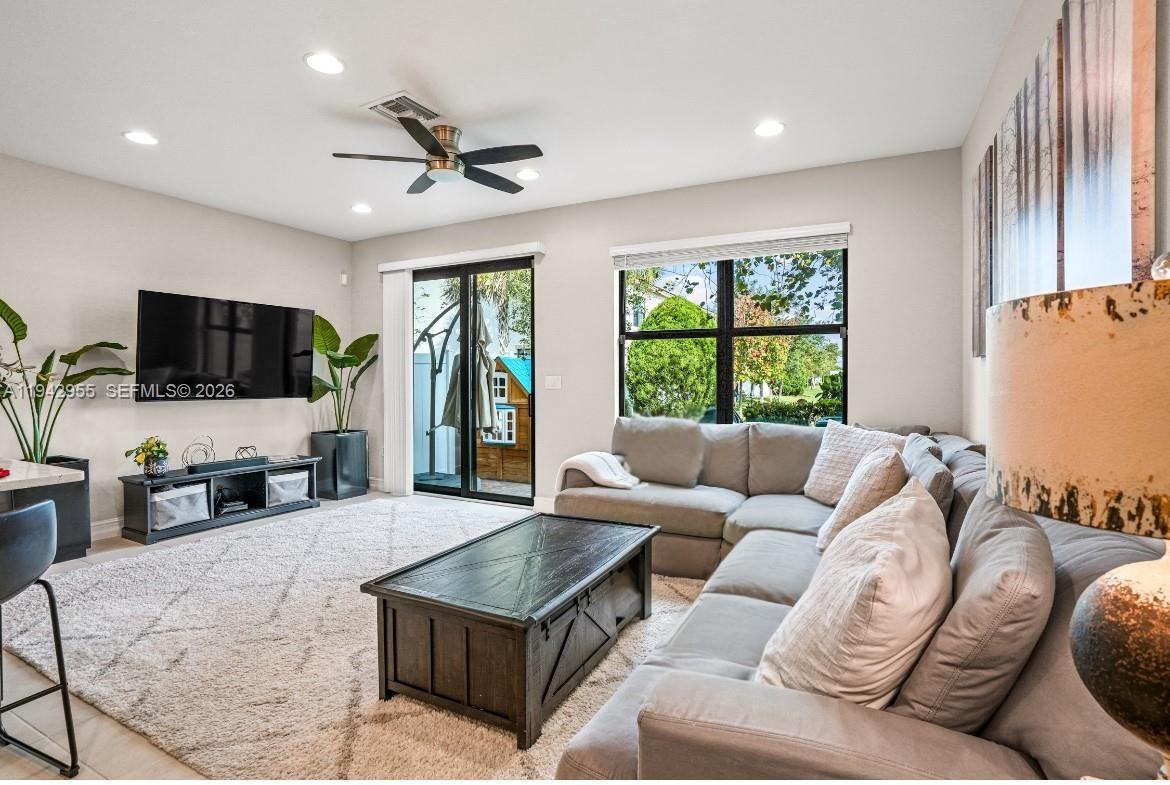 10103 Akenside Dr - Photo 5 of 8