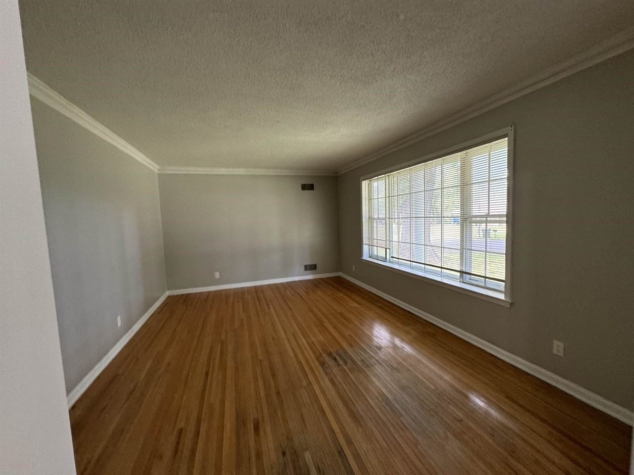 4571 Plato Ave - Photo 4 of 8