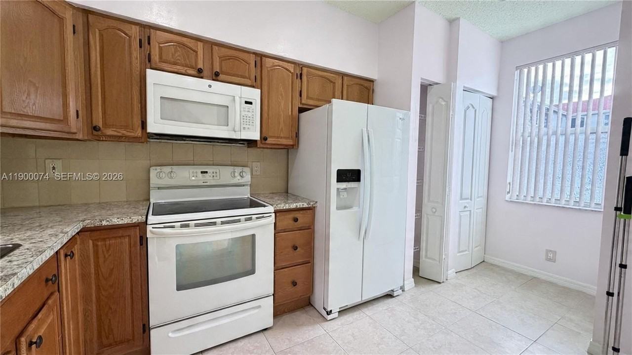 870 Ne 212th Ter #4 - Photo 5 of 17