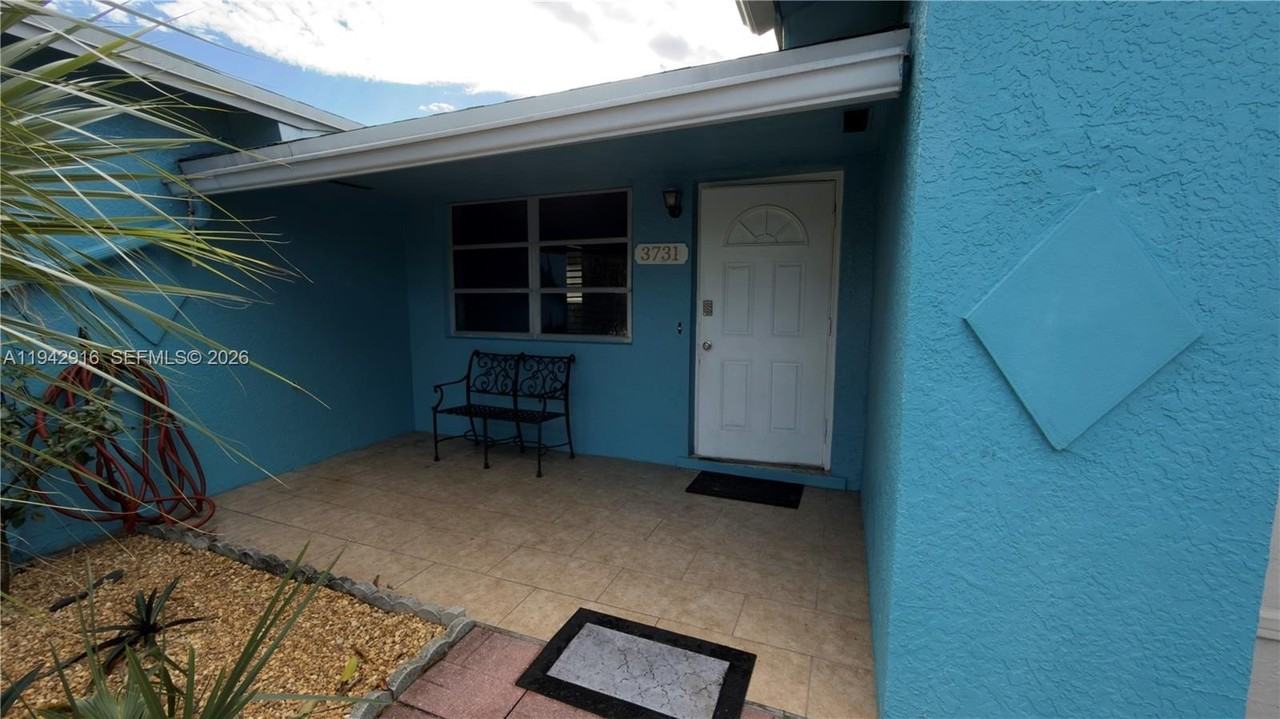 3731 Ne 12th Ter - Photo 3 of 12