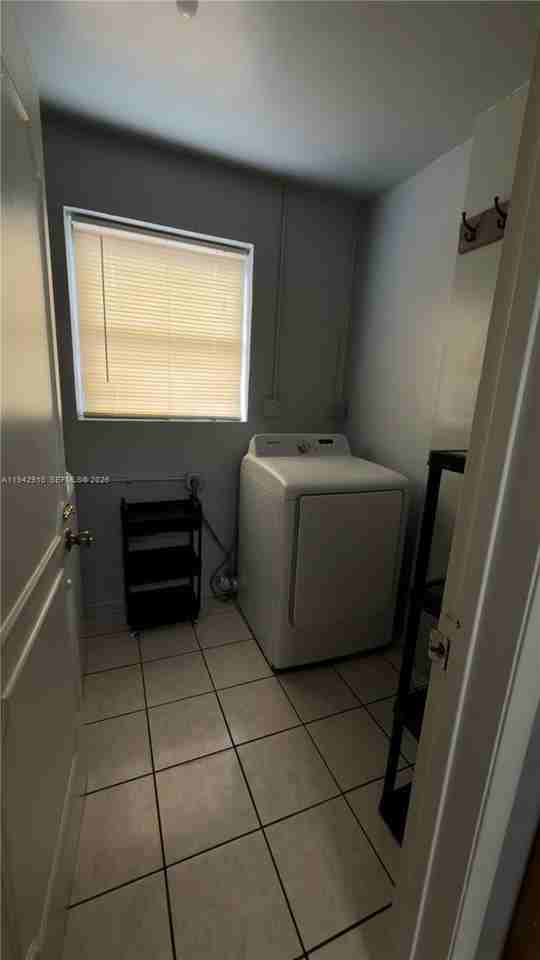 3731 Ne 12th Ter - Photo 4 of 12