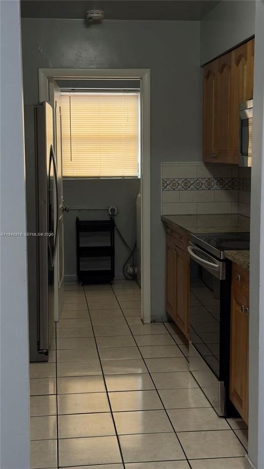 3731 Ne 12th Ter - Photo 6 of 12