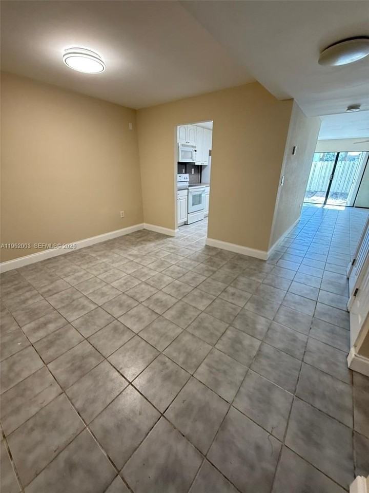 3326 Farragut St #6D - Photo 4 of 25