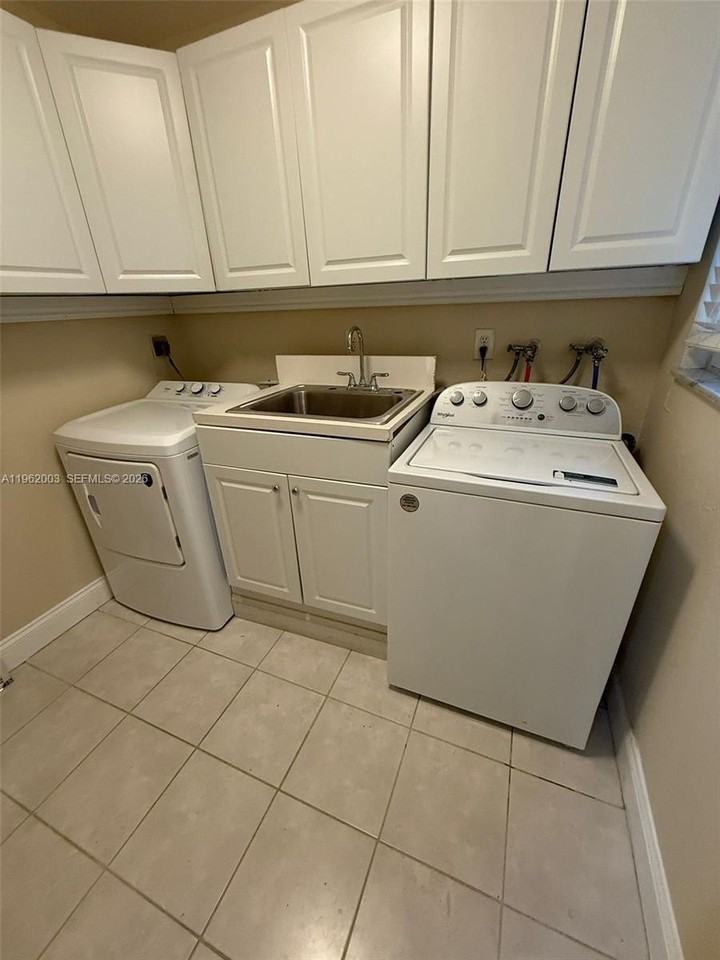 3326 Farragut St #6D - Photo 5 of 25