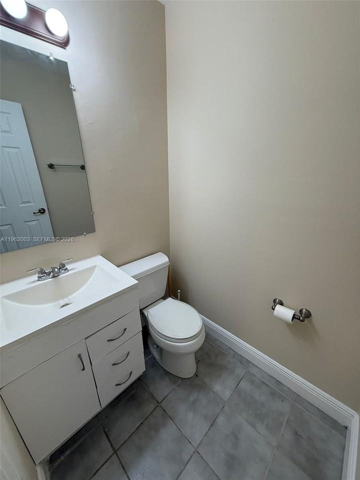 3326 Farragut St #6D - Photo 6 of 25