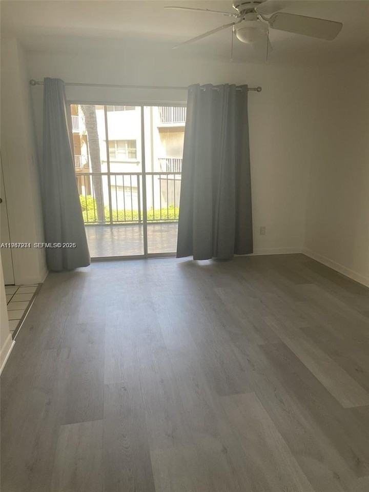 15290 Sw 106th Ln #308 - Photo 4 of 7