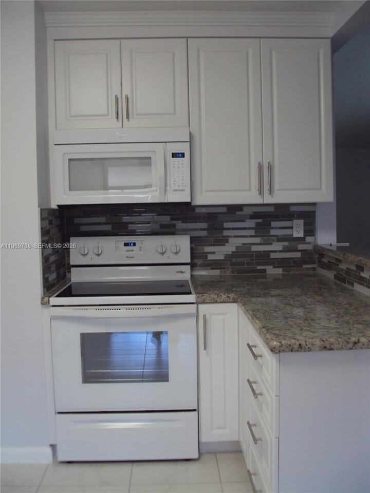 15332 Sw 80th Ln #15332 - Photo 5 of 16