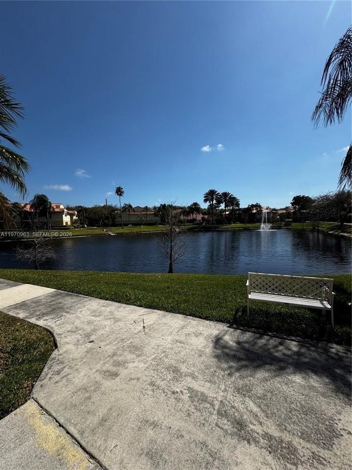 1257 Sw 46th Ave #1804 - Photo 3 of 14