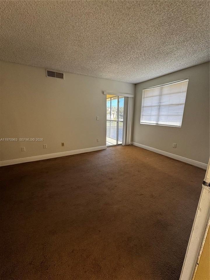 1257 Sw 46th Ave #1804 - Photo 6 of 14