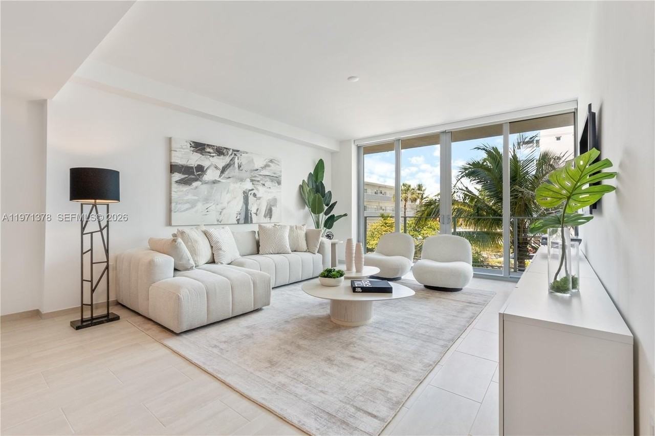 10281 W Bay Harbor Dr #203