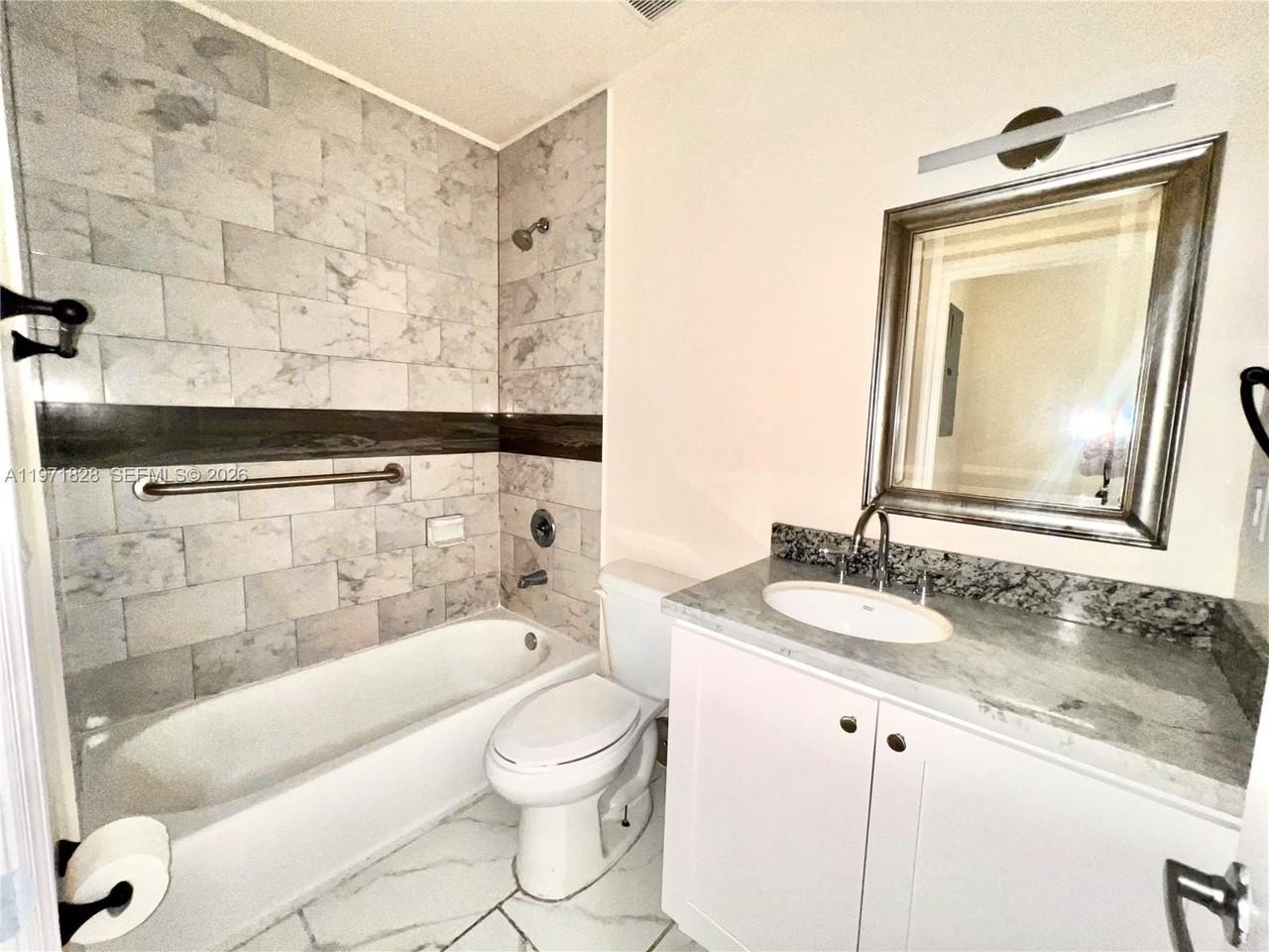 1830 Nw 1st St #10 - Photo 7 of 14