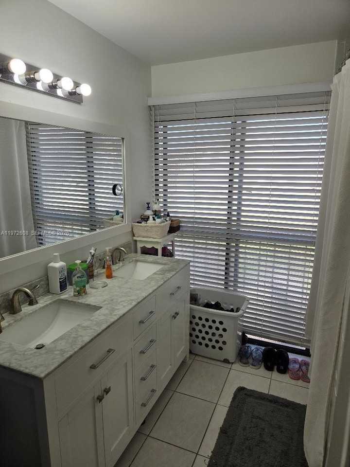 4916 Sheridan St #2 - Photo 6 of 16