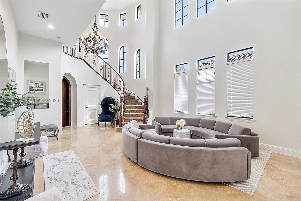 9564 Exbury Ct - Photo 5 of 50