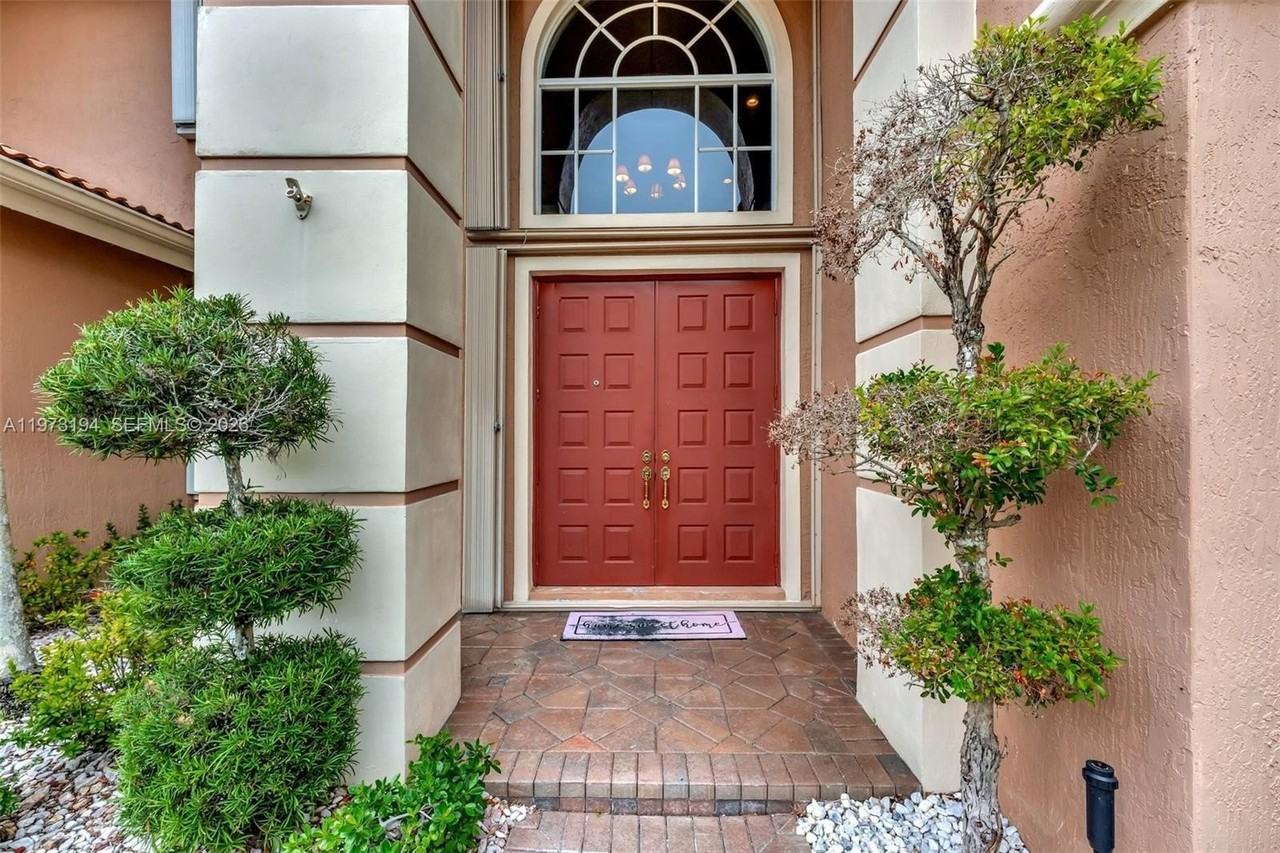 546 Nw 118th Ter - Photo 4 of 50