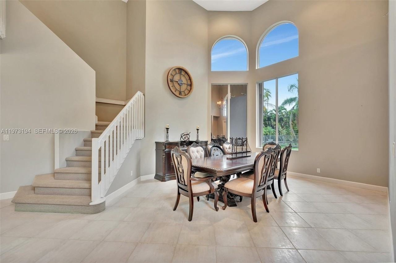 546 Nw 118th Ter - Photo 7 of 50