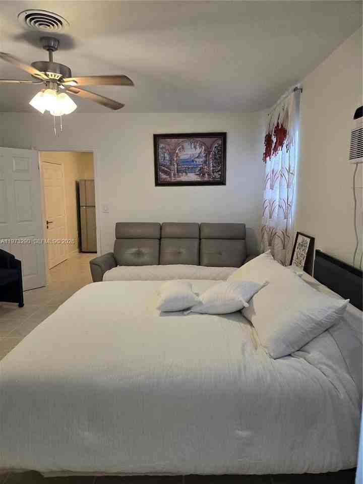 5712 Hollywood Blvd #2 - Photo 6 of 17