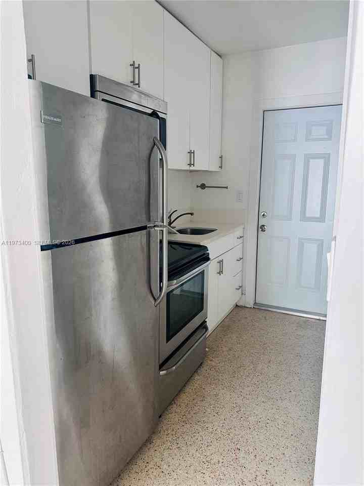 1450 Sw 6th St #2 - Photo 5 of 12