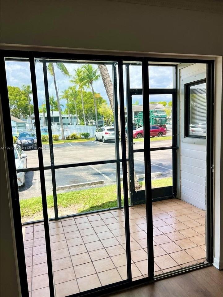 20761 Ne 4th Pl #104 - Photo 5 of 11