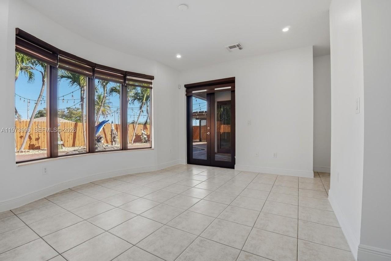 16401 Nw 77th Pl - Photo 5 of 15