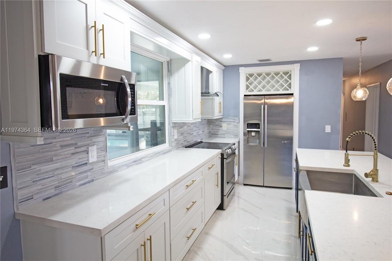 6802 Nw 78th St #0 - Photo 3 of 13