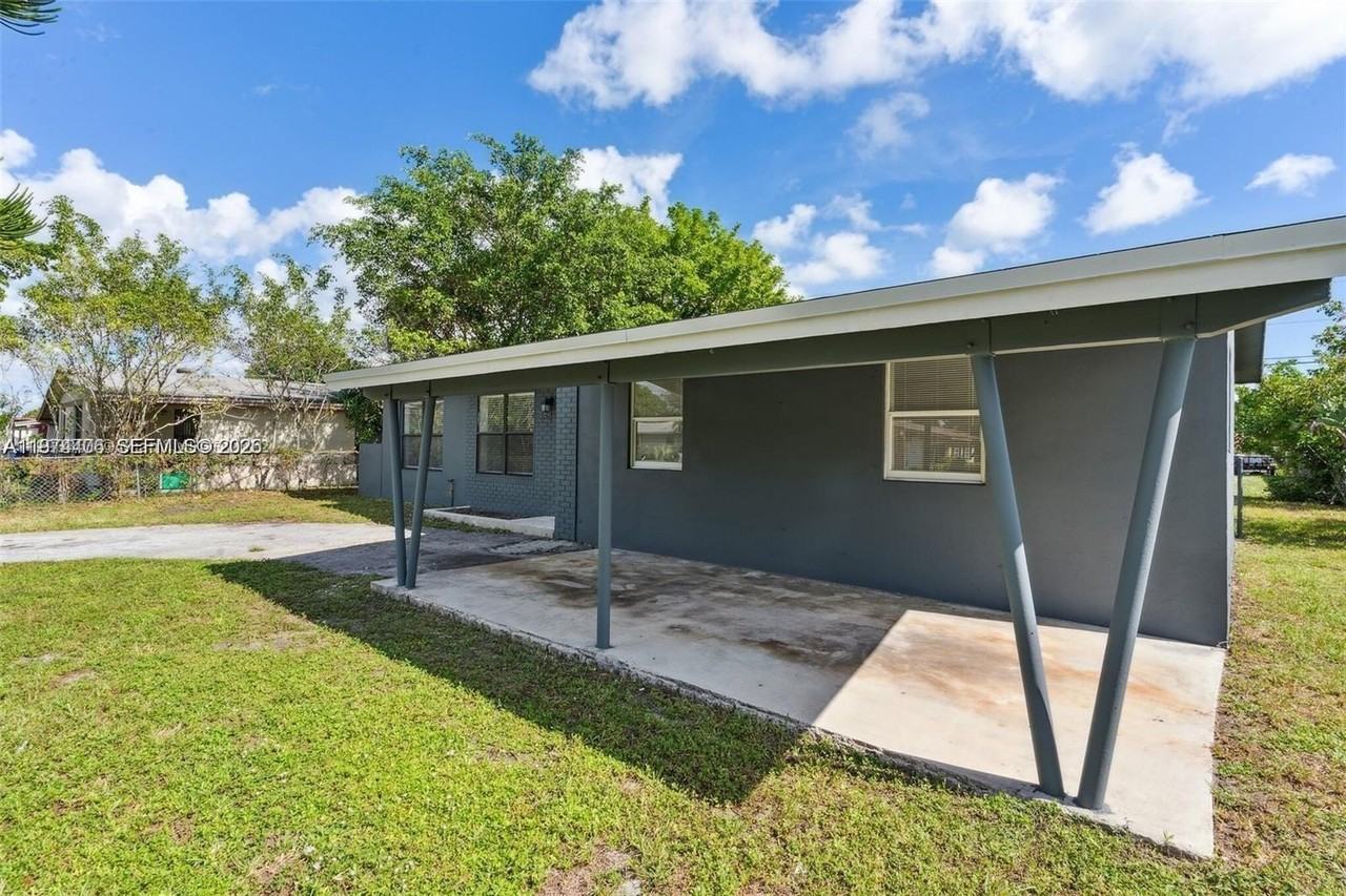 650 Sw 29th Ave - Photo 5 of 23