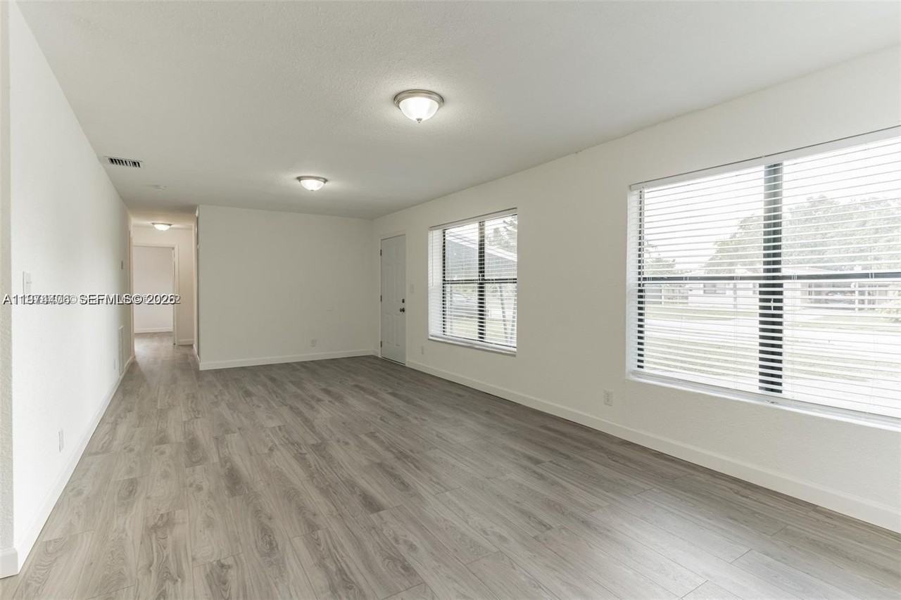 650 Sw 29th Ave - Photo 7 of 23